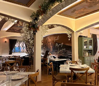 Ambiente elegante da pizzaria Da Michele em São Paulo